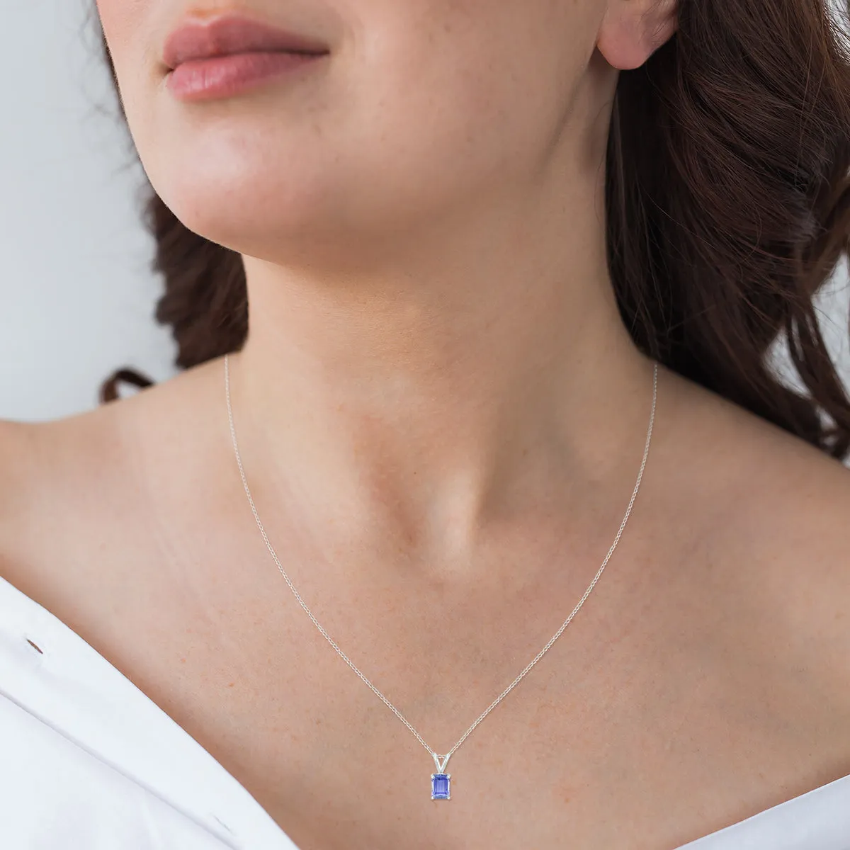 14K White Gold 5X3Mm Emerald Shaped Tanzanite Pendant