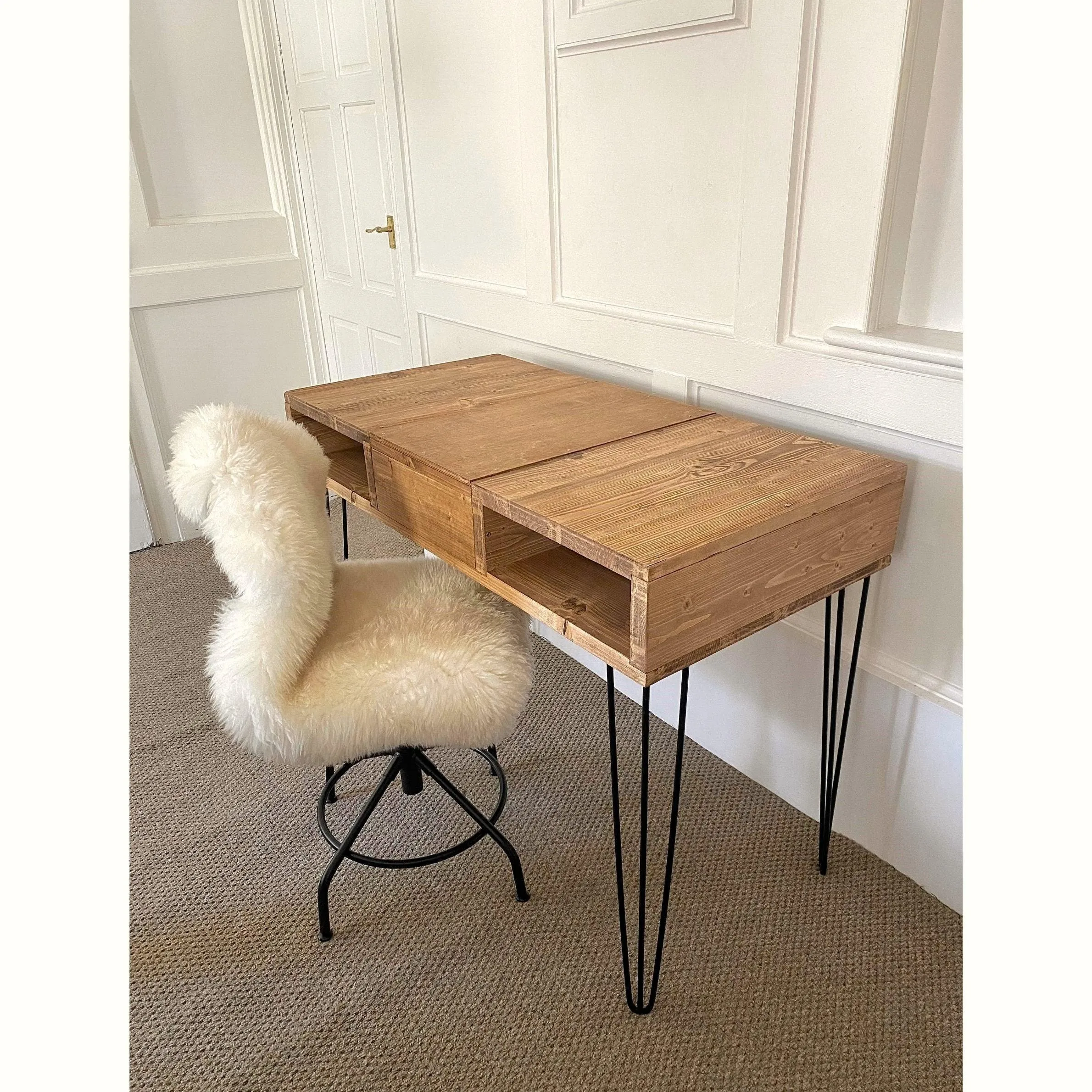 AELA: Reclaimed Wood Dressing Table with Mirror and Hairpin Legs