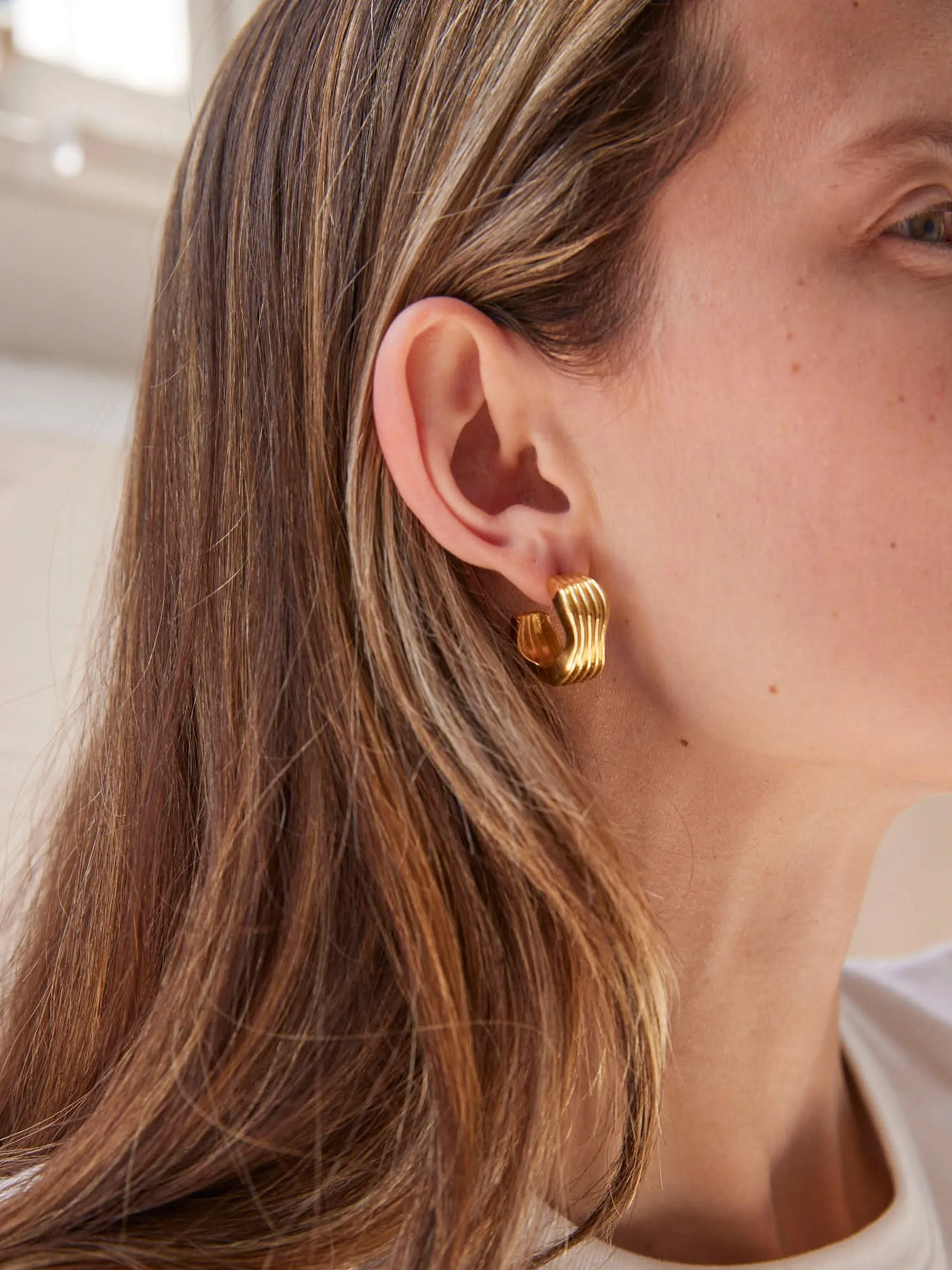 Curved Ribbed Hoop Earrings