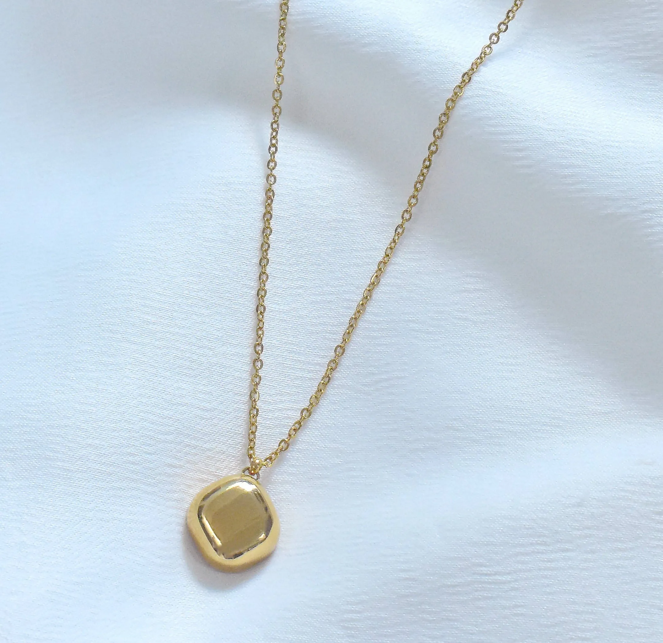 DESIREE EMERALD BIRTHSTONE PENDANT NECKLACE - MAY