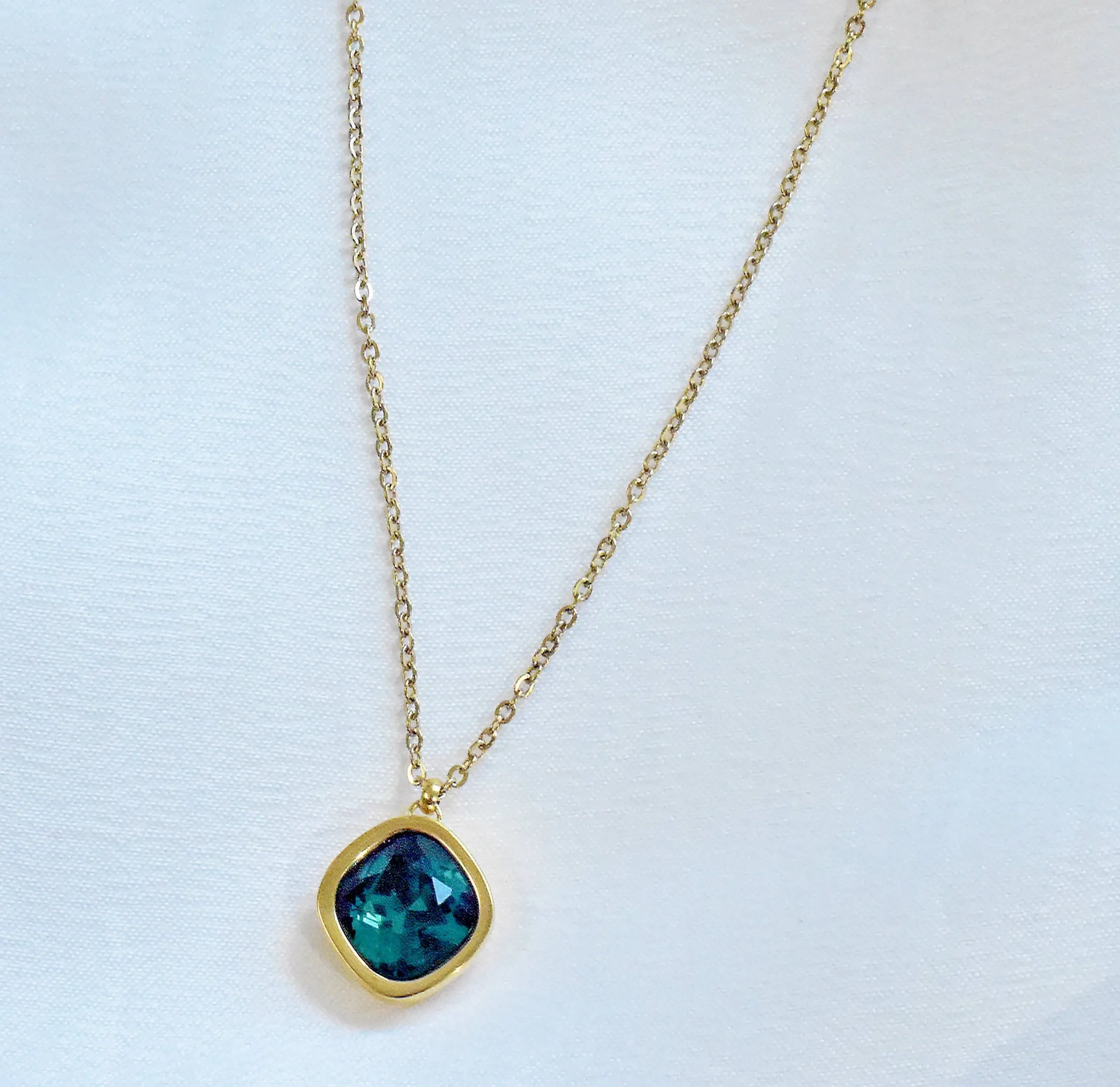 DESIREE EMERALD BIRTHSTONE PENDANT NECKLACE - MAY
