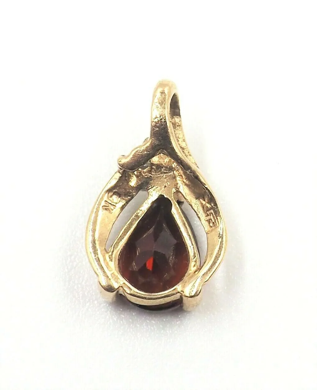 Garnet 9ct Yellow Gold Pendant