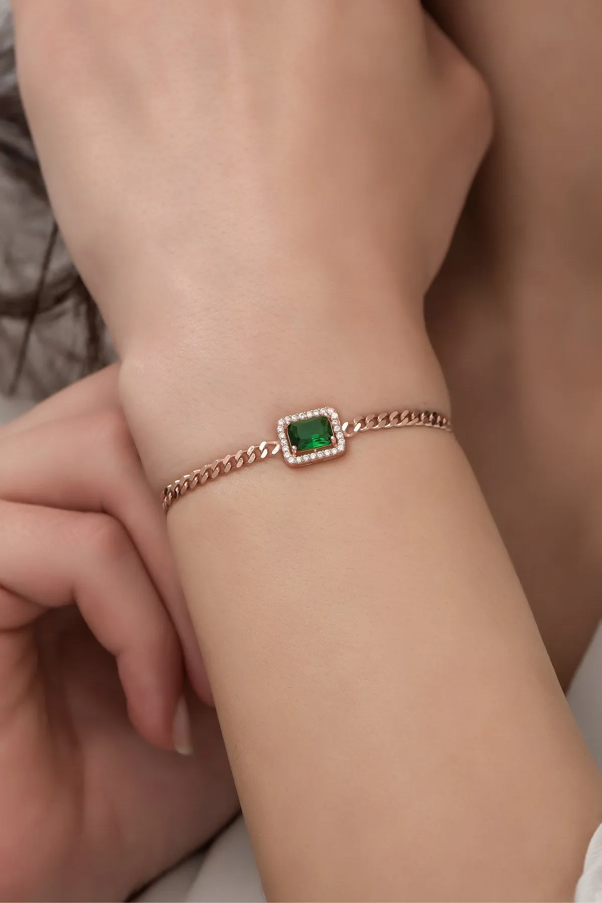 Gourmet Chain Green Stone Bracelet
