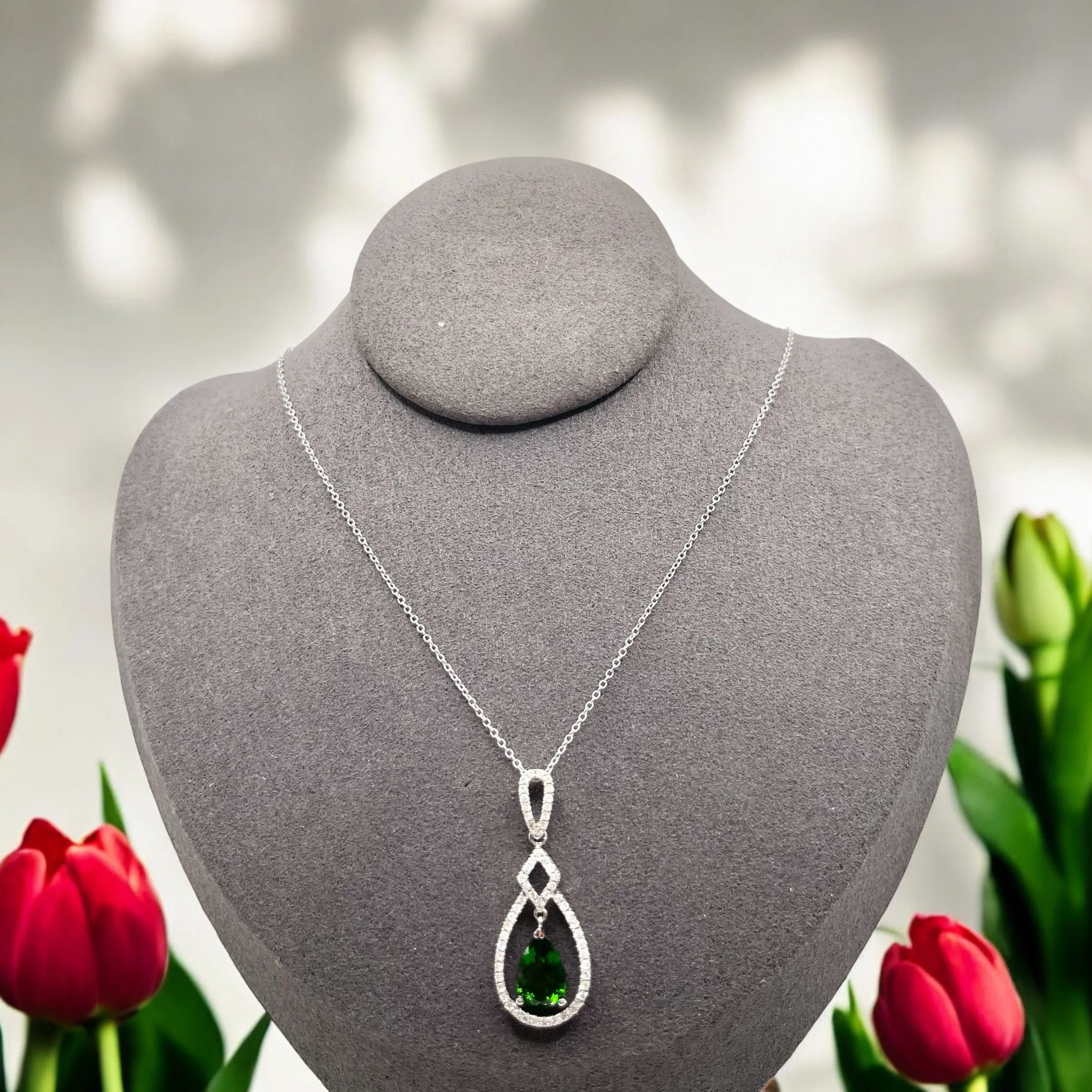GREEN EMERALD NECKLACE