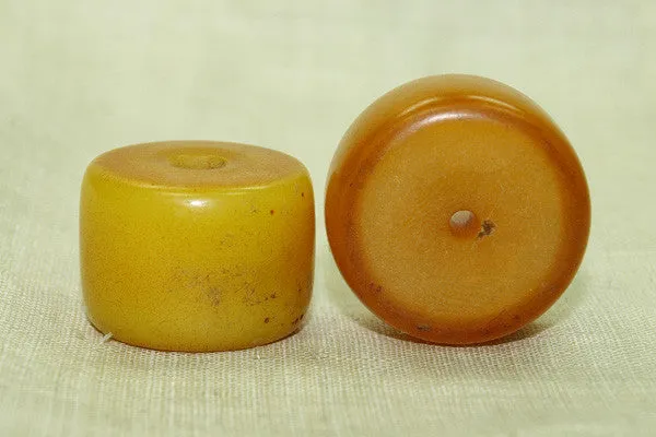 Pale yellow amber cylindrical bead