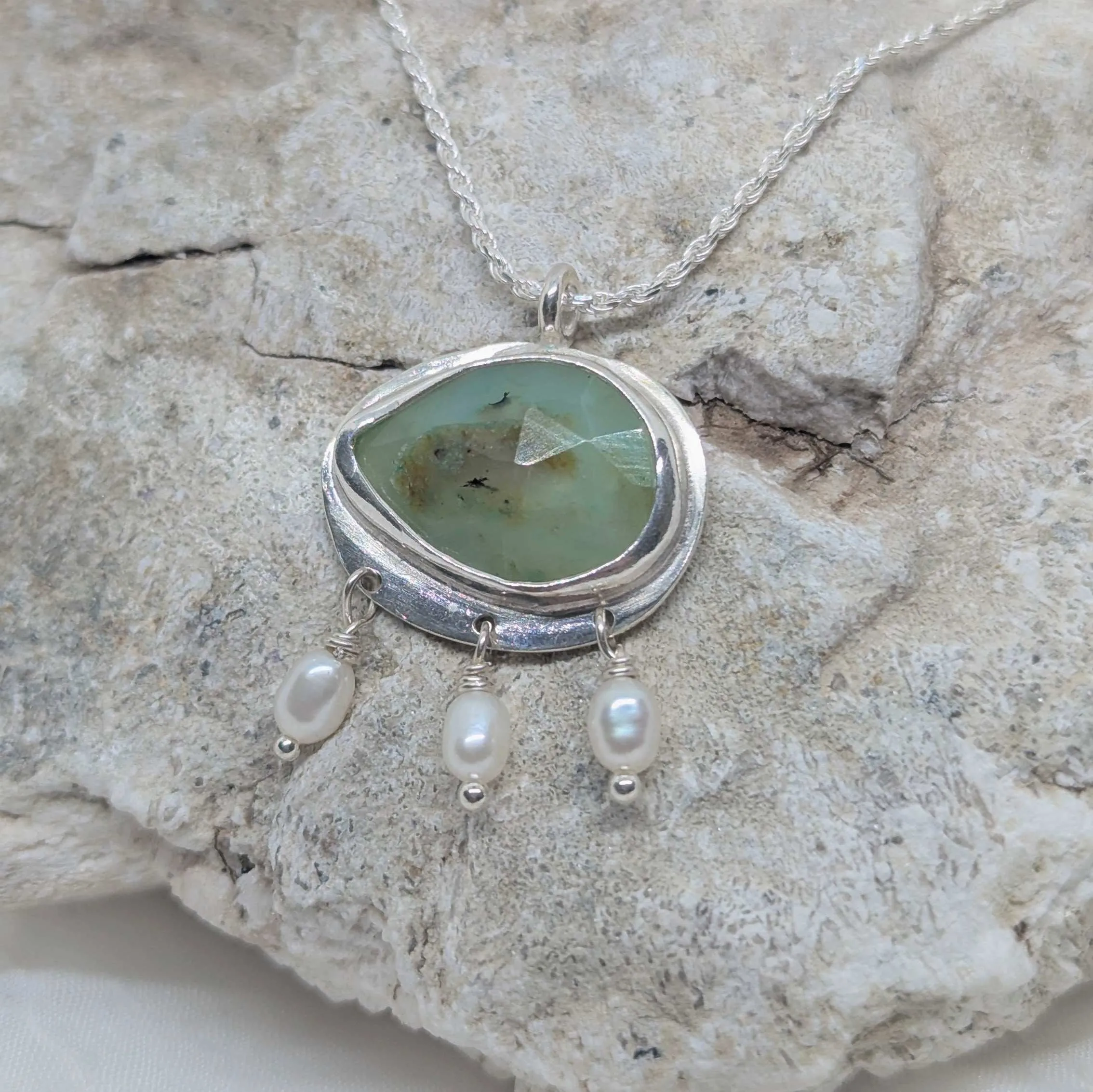 Peruvian opal with 3 pearls necklace
