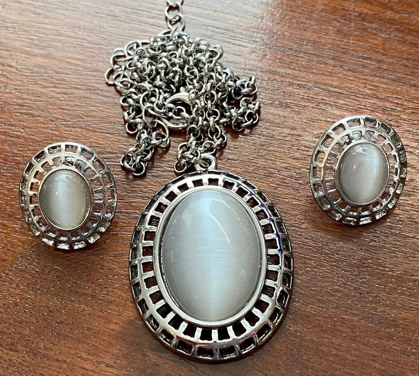 Silver Tone Faux Moonstone Cabochon Necklace and Earrings Jewelry Set