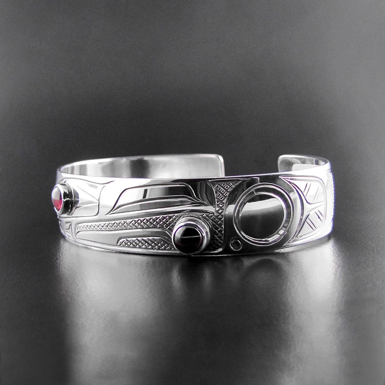 Elegant Sterling Silver Bracelet Featuring Raven Design with Garnet Accents