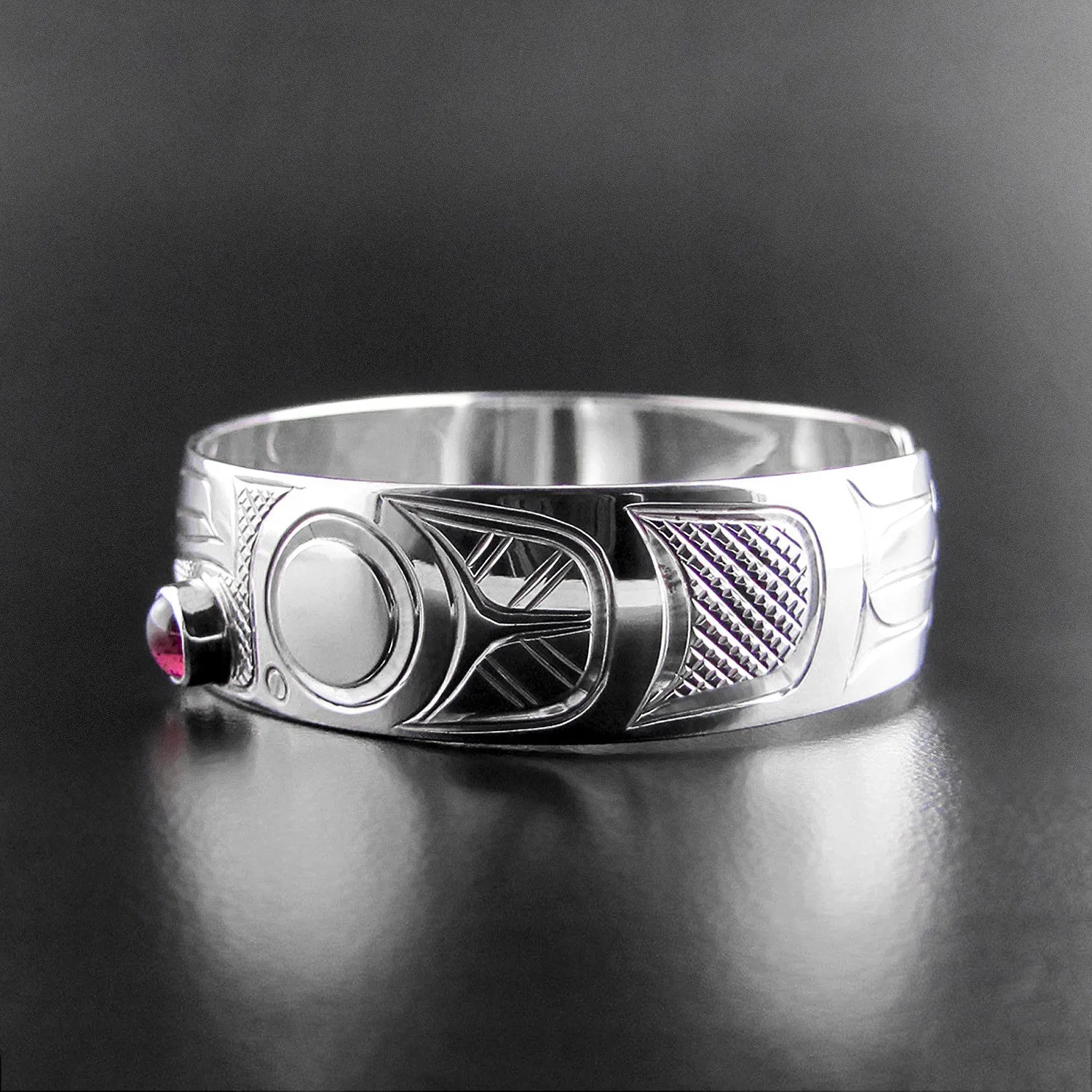 Elegant Sterling Silver Bracelet Featuring Raven Design with Garnet Accents