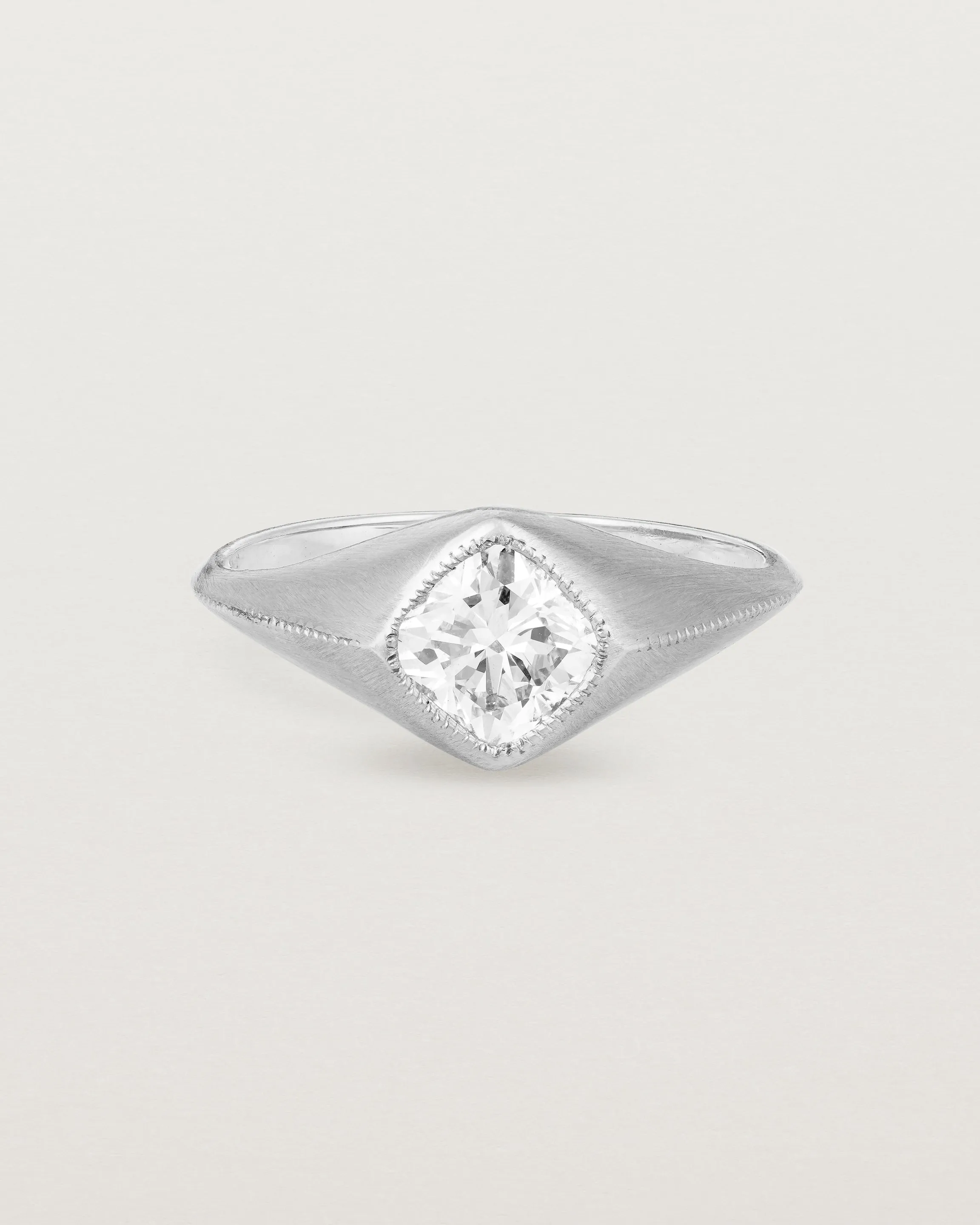 Átlas Cushion Signet | Laboratory Grown Diamond