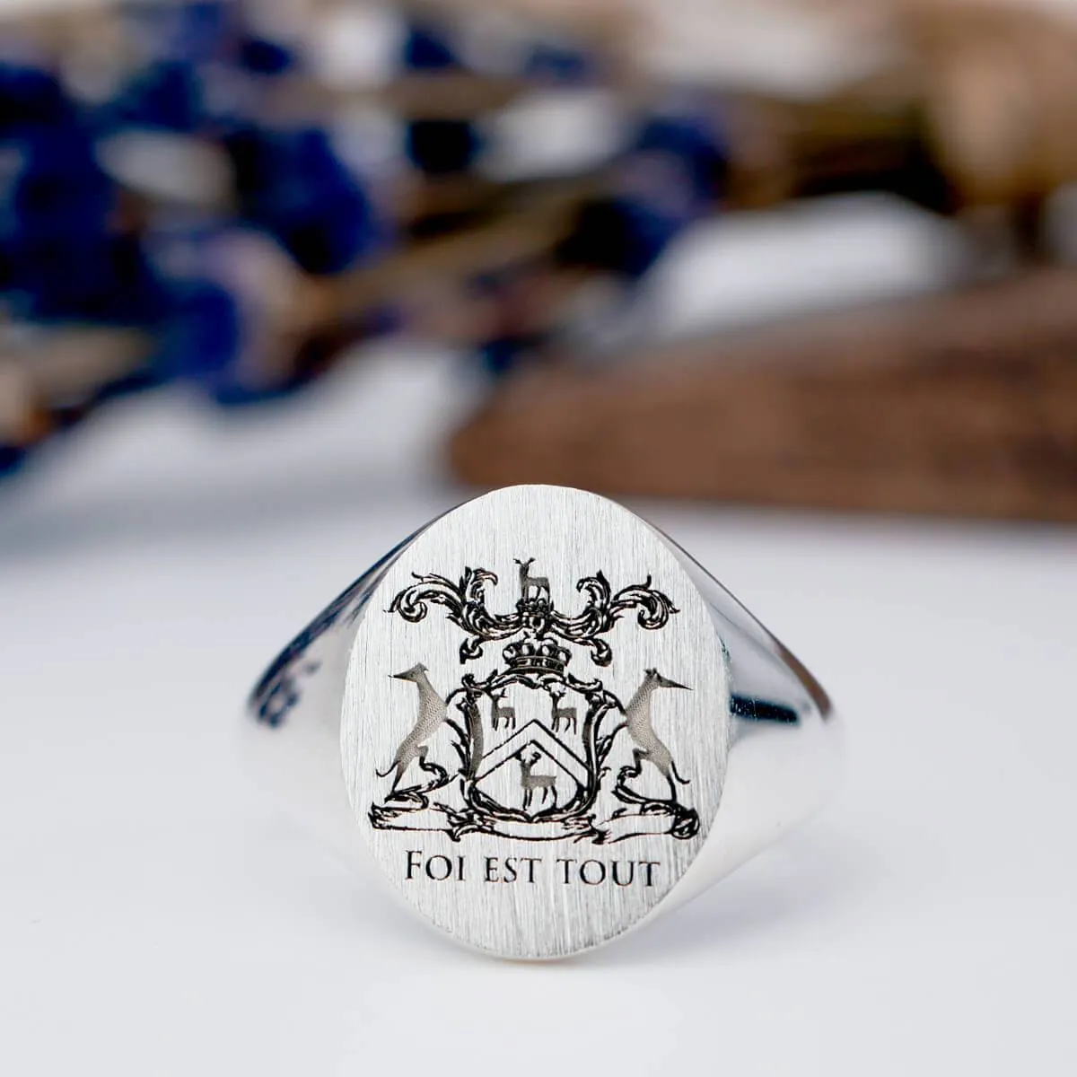 Women's Oval Signet Ring - Medium